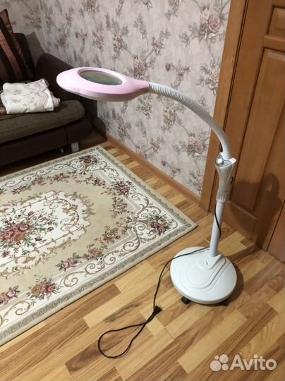 Лампа для косметолога напольная