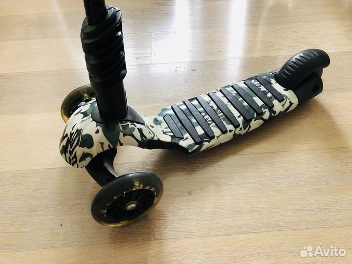 Самокат трехколесный