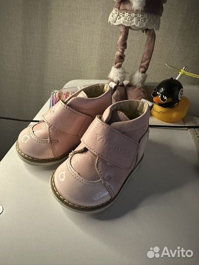 Детские ботинки и сандали 18 размера