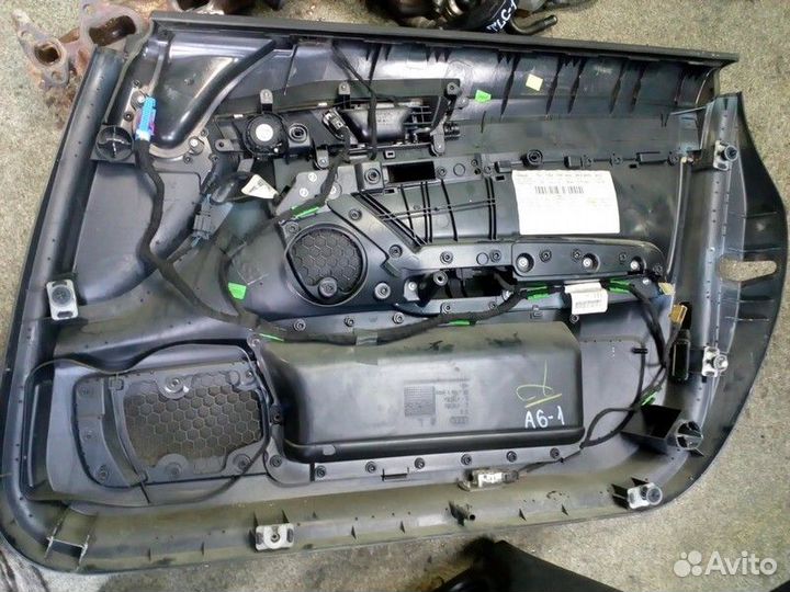 Обшивка двери передней левой Audi A6 C6 AUK 3.2
