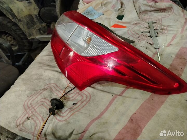 Ford Фонарь задний наружный правый