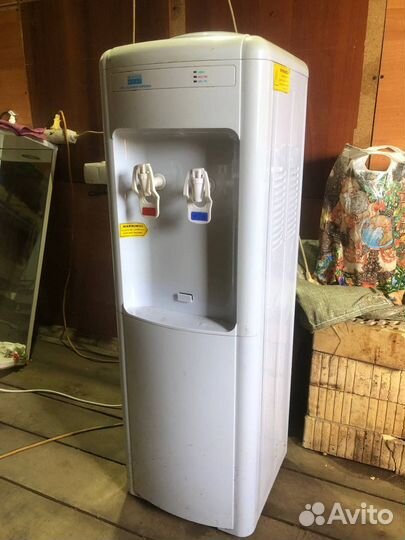 Кулер для воды напольный