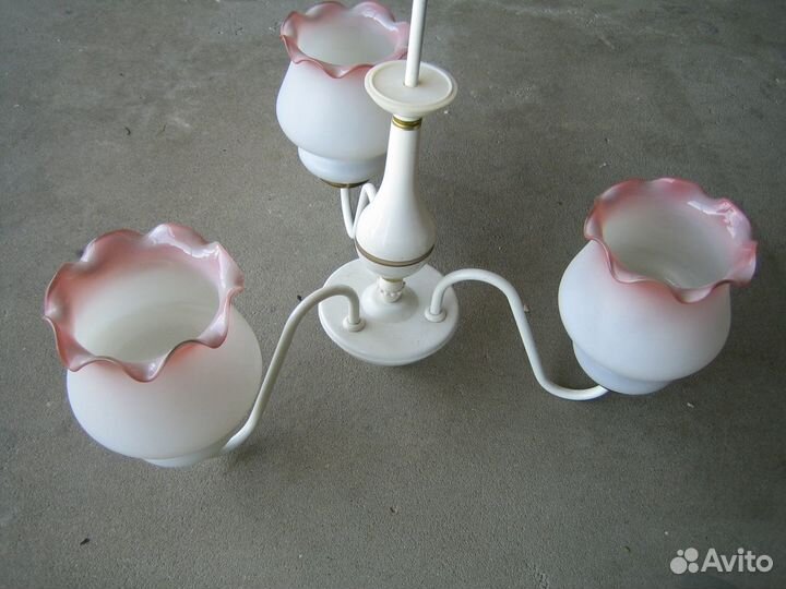 Люстра трехрожковая