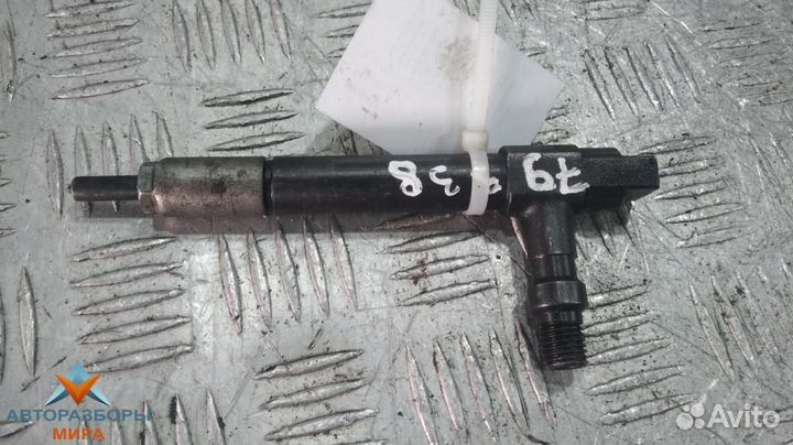 Форсунка Mazda 626 GW 2001 739012B