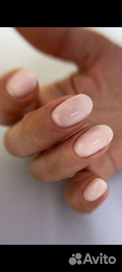 Модель на маникюр