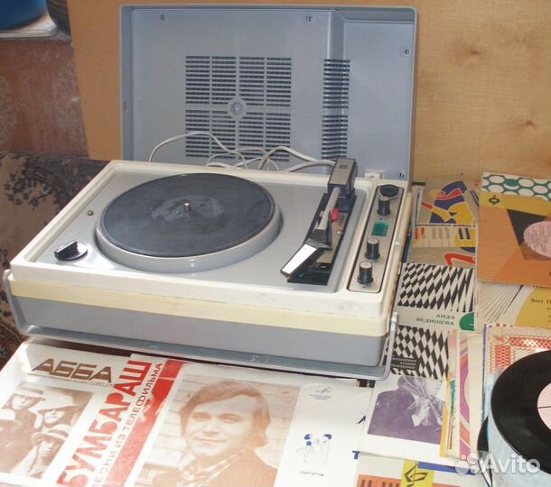 Пластинки и электрофон для них СССР