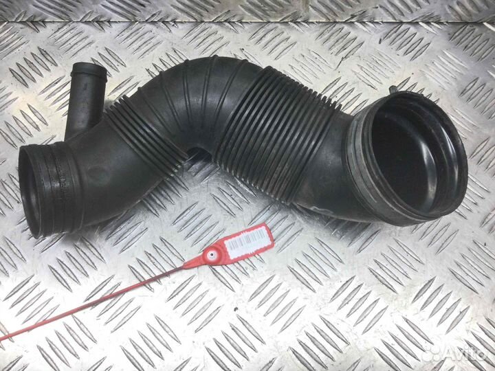 Патрубок воздушного фильтра Audi A4 3c0129654 CEG