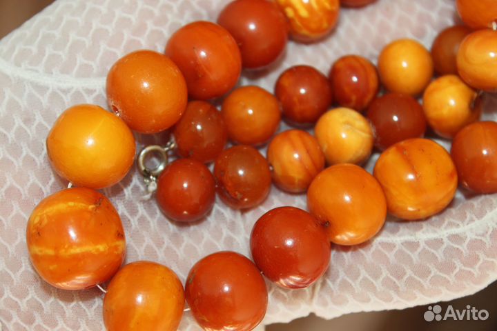 Янтарные бусы из СССР. пейзажный янтарь. вес: 68 г