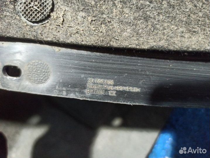 Подкрылок передний правый Volvo S60 2