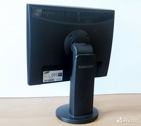 Монитор Samsung SyncMaster 943T (19