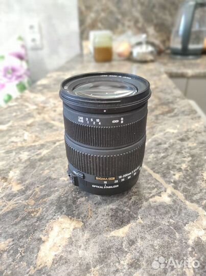 Canon EOS 400D с объективом Sigma Zoom 18-200mm