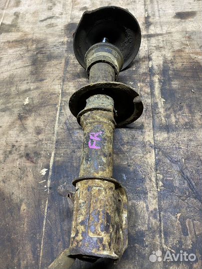 Стойка передняя правая Mazda Familia BH 4WD