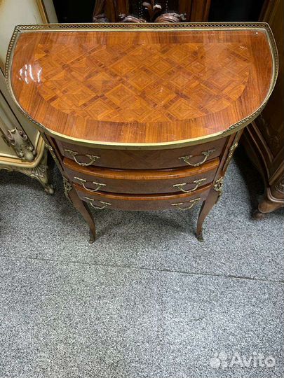 Тумбочка из массива