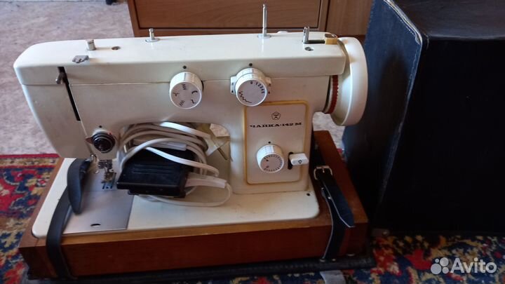 Швейная машинка Чайка 142м