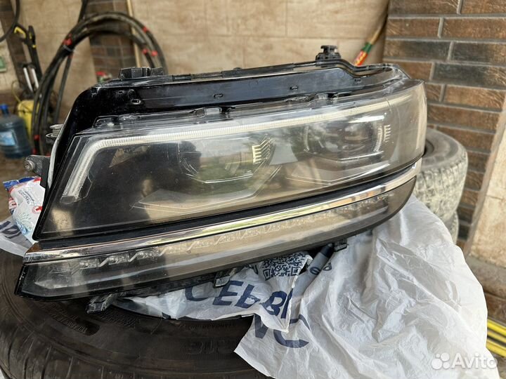 Фара левая tiguan