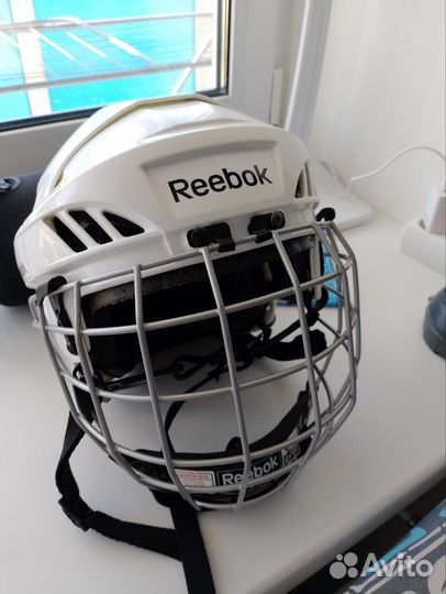 Хоккейный шлем