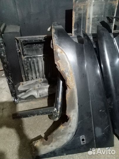 Передние крылья УАЗ патриот 2 шт