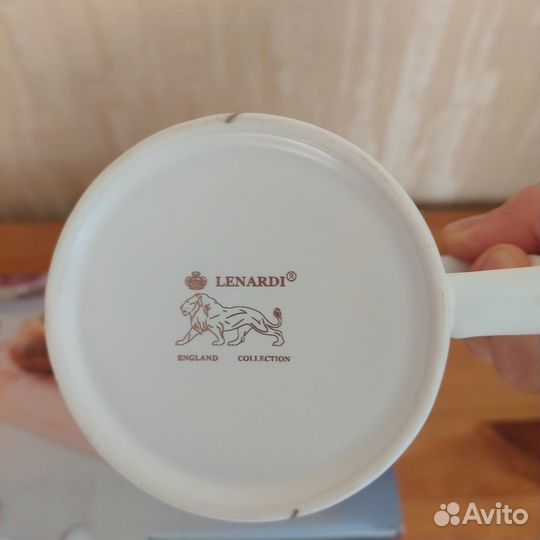 Фарфоровая чашка с блюдцем