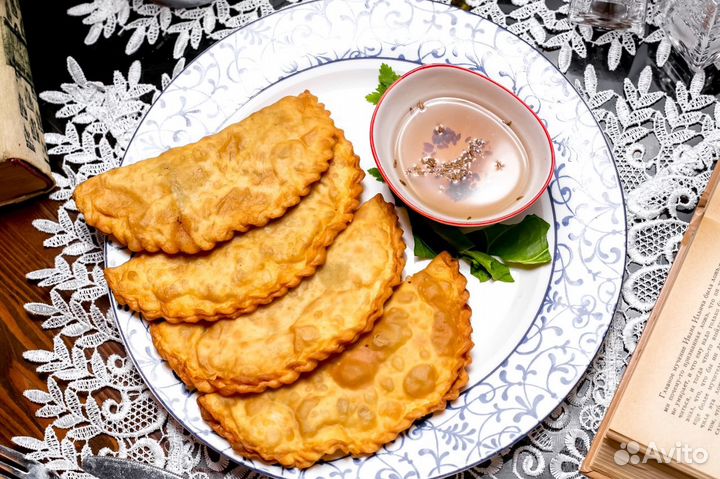 Две точки быстрого питания. Чебуречная