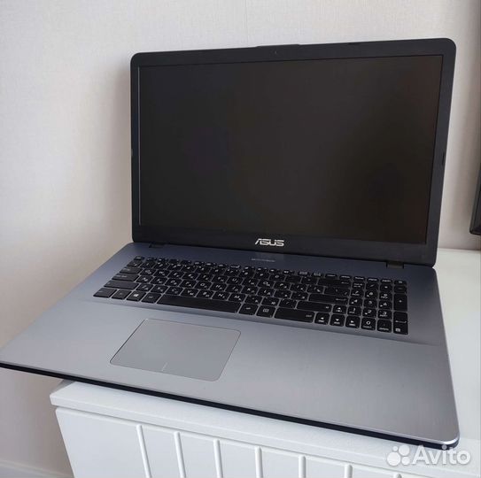 Ноутбук Asus R702U