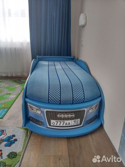 Детская кровать машинка с матрасом