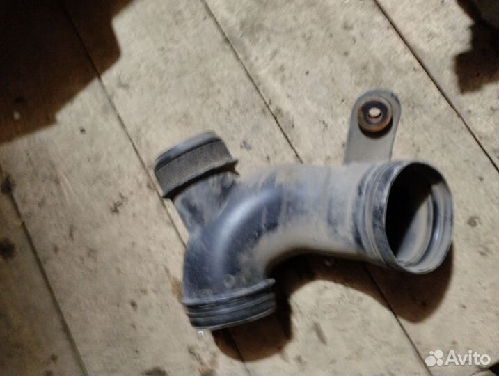 Патрубок воздушного фильтра hyundai tucson 1