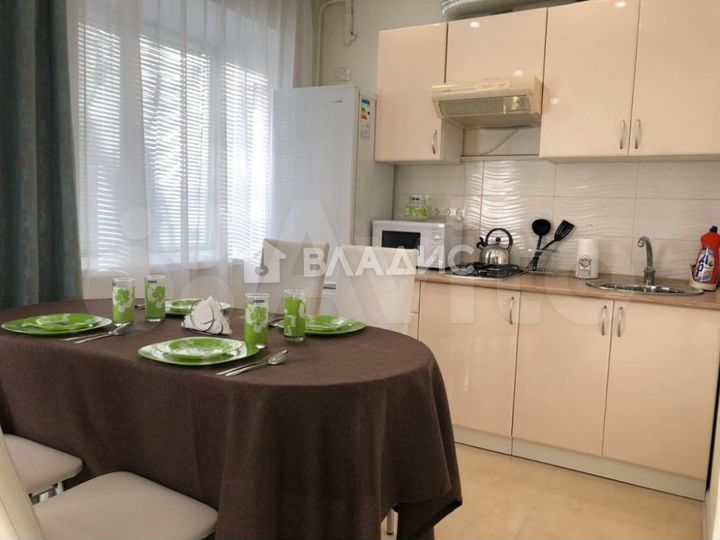 2-к. квартира, 43 м², 1/4 эт.