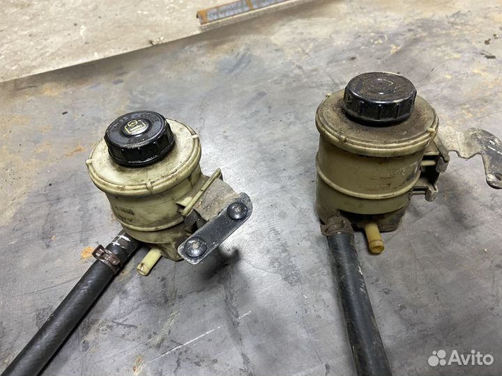 Бачок гура Renault Logan 1