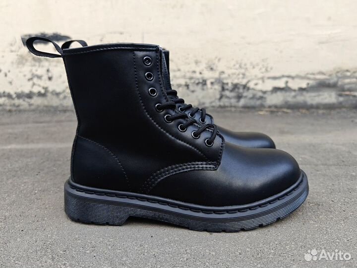 Ботинки Dr. Martens 1460 Mono Softy, 42-45 размеры