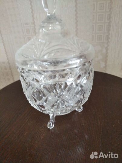 Конфетница хрустальная на ножках