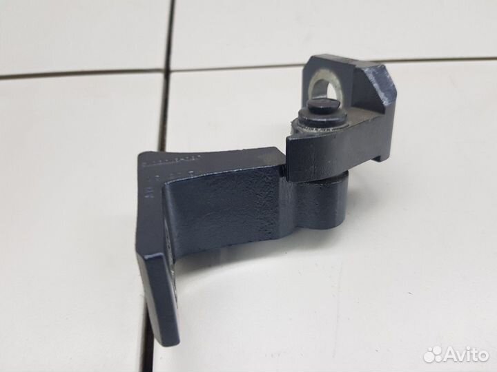 Петля двери задняя левая нижняя