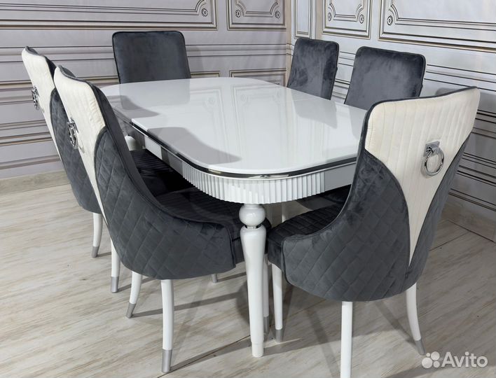 Стол со стульями