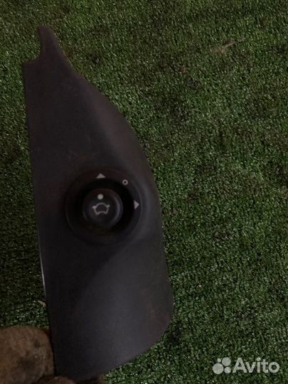 Уголок зеркала бокового левый Ford Focus Se седан