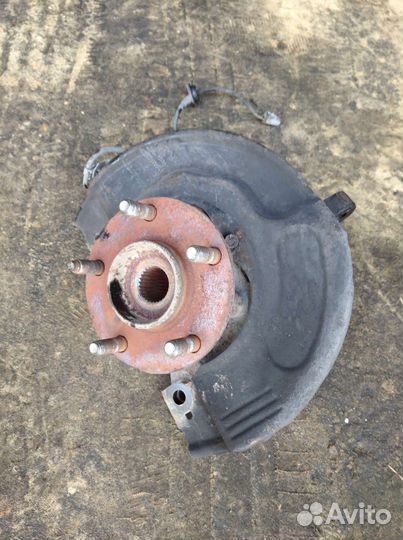 Левый поворотный кулак mitsubishi grandis