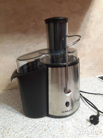 Соковыжималка почти новая Scarlett SC-018