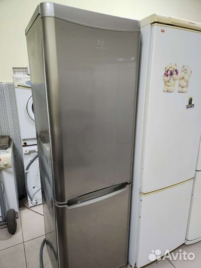 Холодильник двухкамерный Indezit