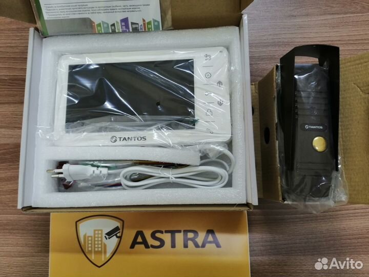 Комплект видеодомофона Tantos Amelie + Walle