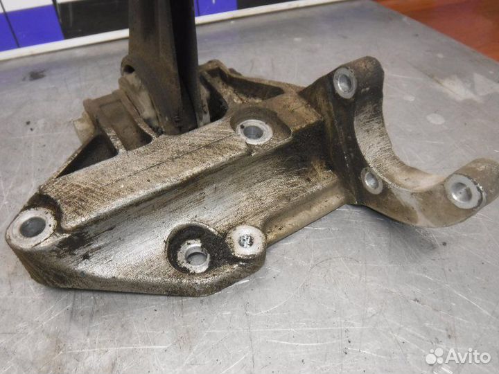 Опора двигателя Лада Приора 21126 2010