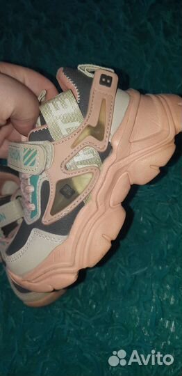 Кроссовки для девочки