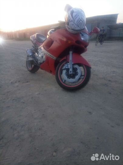 Кавасаки ZZR 400