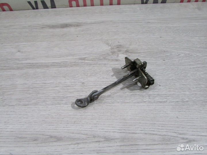 Ограничитель двери задний левый Renault Sandero