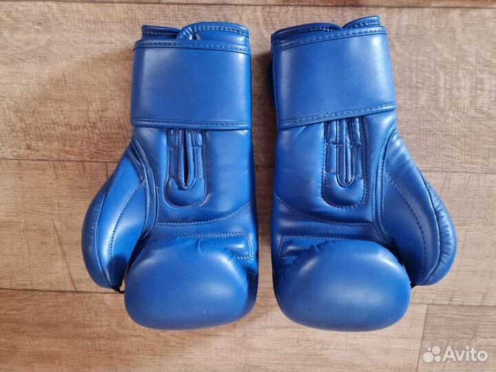 Боксерские перчатки 10 oz Clinch