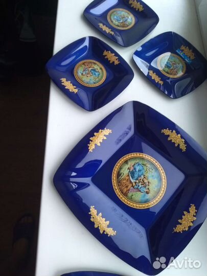 Набор из тарелок