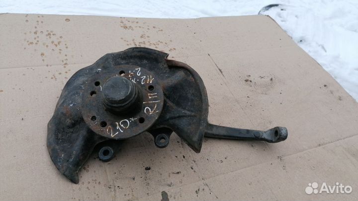 Кулак поворотный передний правый Мерседес W210