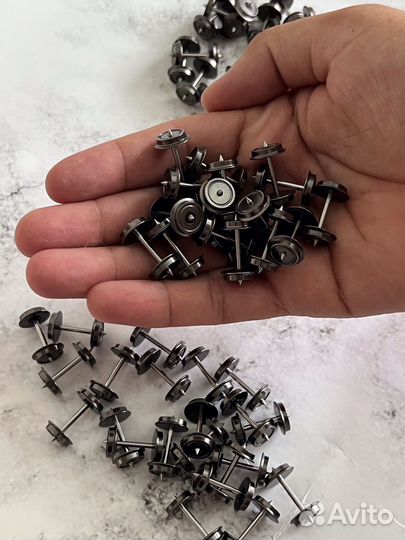 Колесные пары для локомотивов и вагонов 1:87