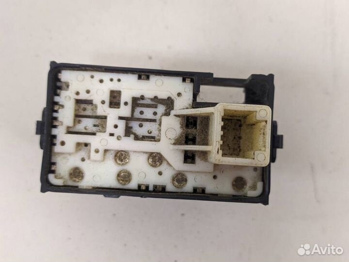 Кнопка стеклоподъемника Toyota Land Cruiser J200 2