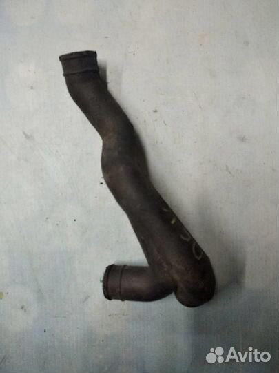 Патрубок вентиляции картерных газов 06a103221bh