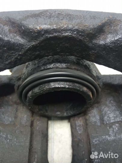 Суппорт тормозной передний правый Renault Laguna 1