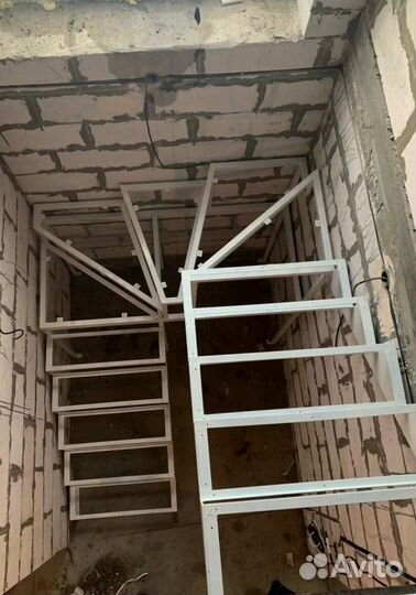 Лестничиный металлокаркас