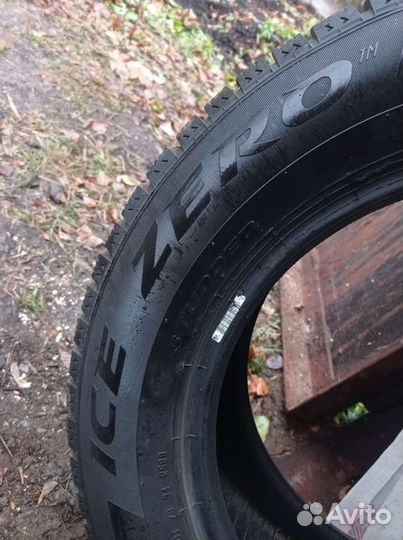 Pirelli Ice Zero 215/60 R16 99T